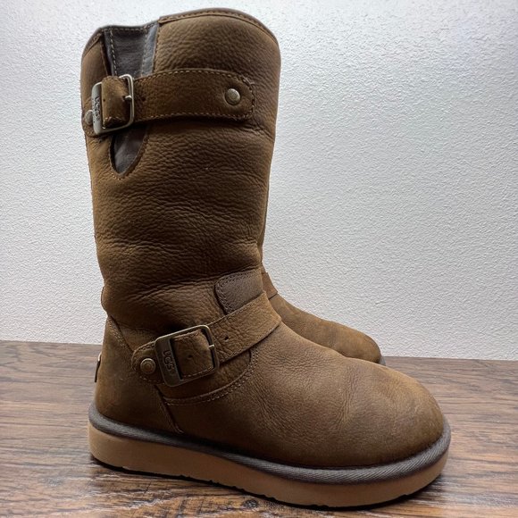 UGG Shoes - UGG Sutter Leather Motto Boot Toast Brown Warm Fur Lined Boots Size 7